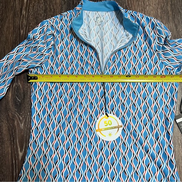 Tail white label women’s size small rash guard spf 50 NWT - Picture 3 of 4